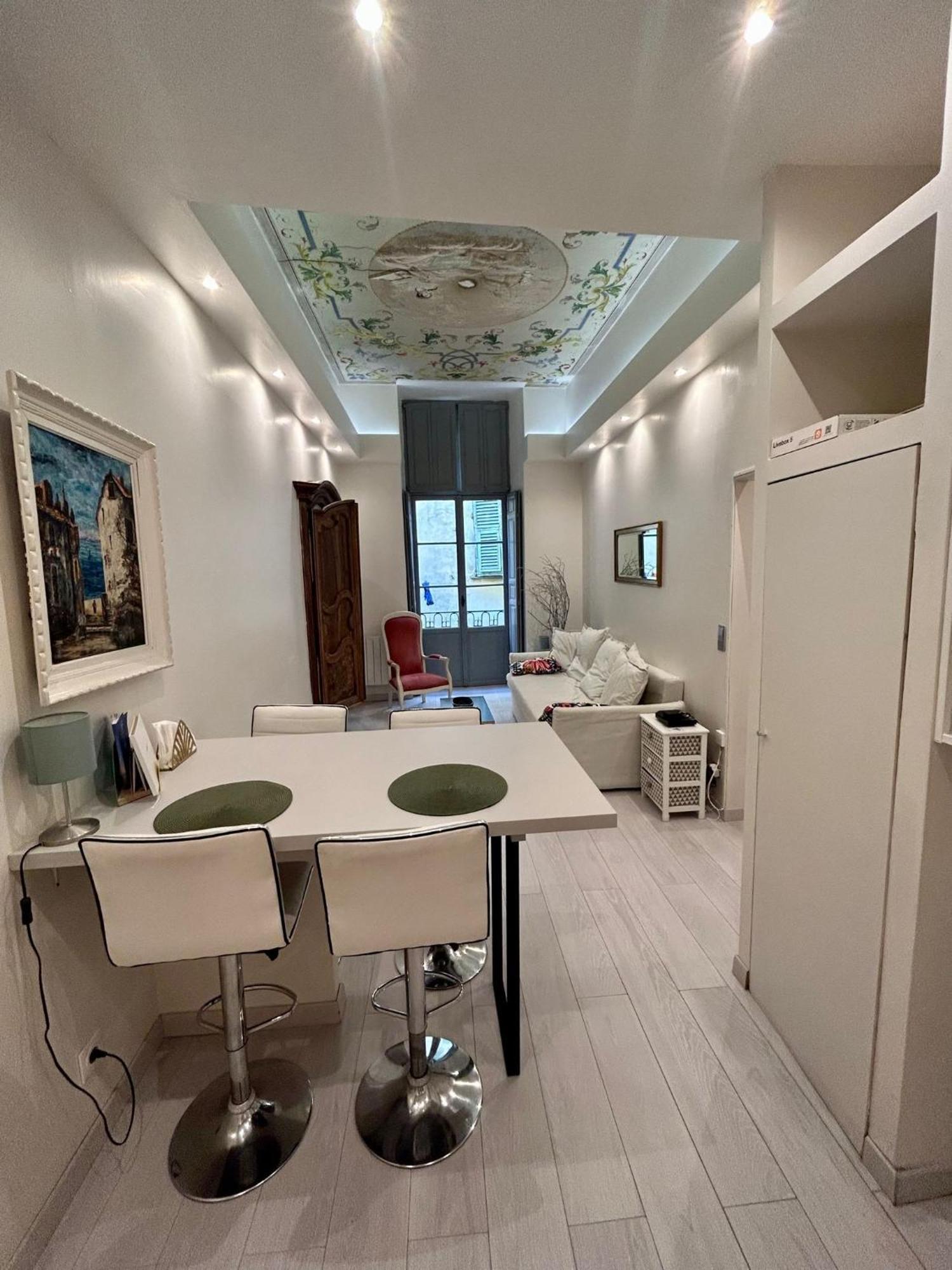 Luxury In The Heart Of Old Town Nice. Nizza