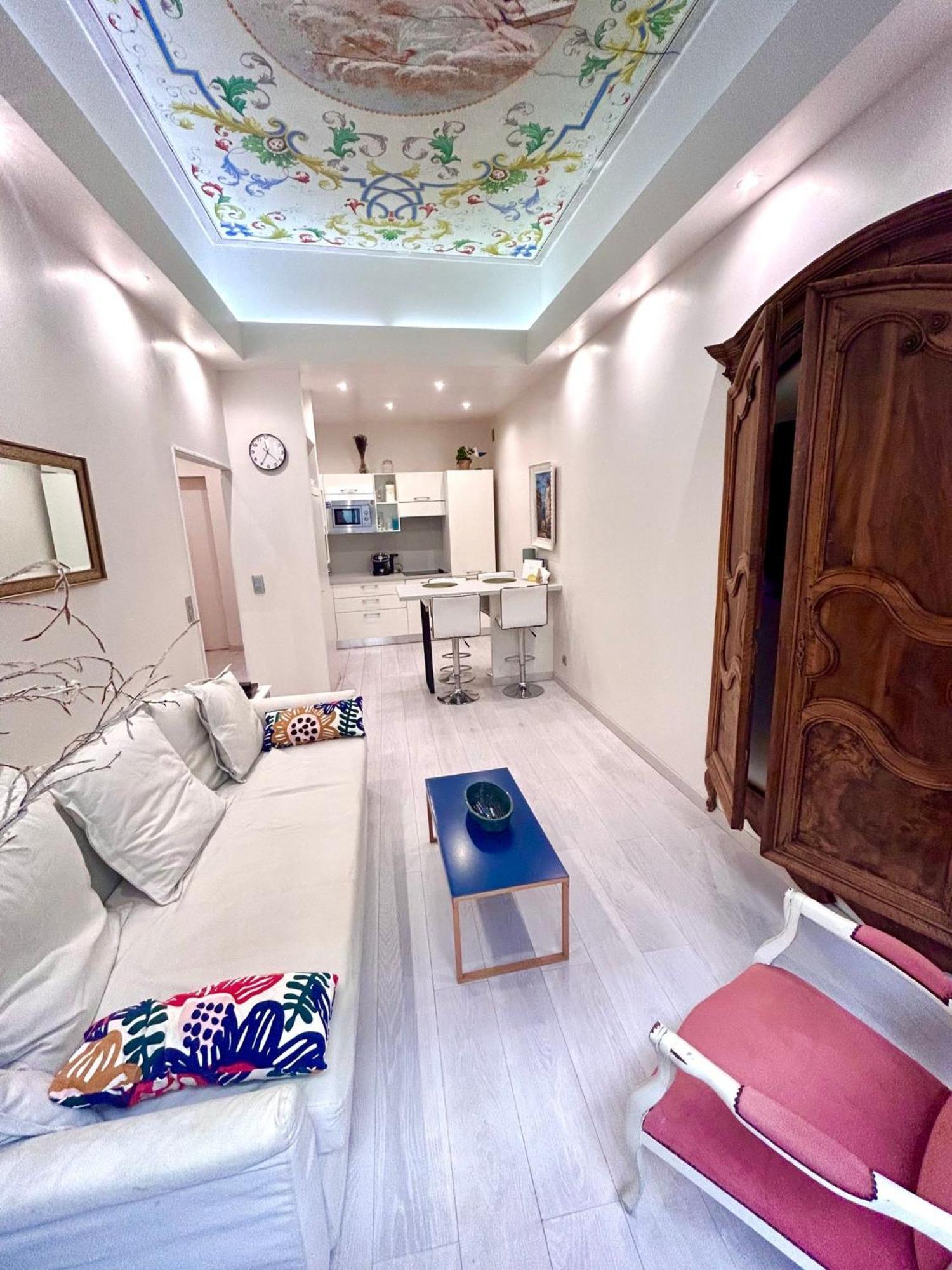 Luxury In The Heart Of Old Town Nice. Appartamento Nizza
